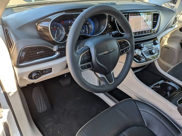 Certified 2022 Chrysler Pacifica Limited AWD/4WD image 11