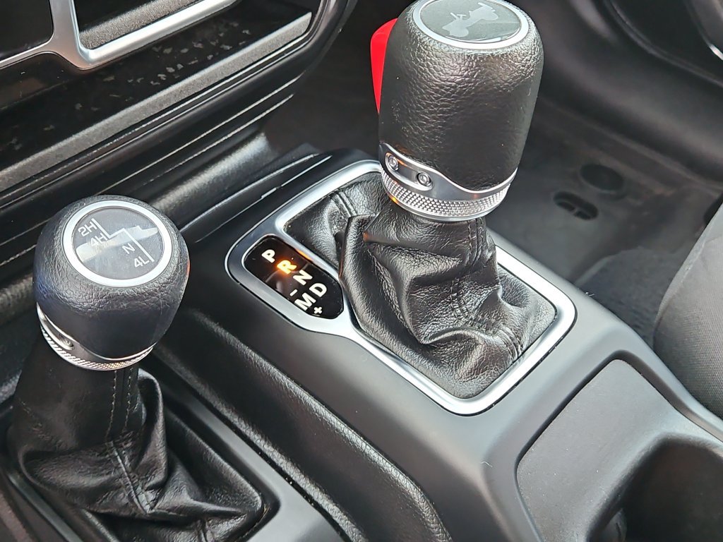 Used 2023 Jeep Wrangler Sport AWD/4WD image 24