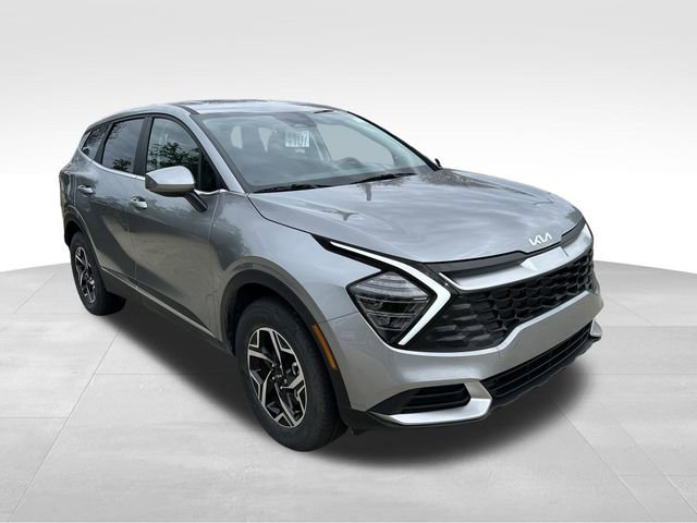 Used 2025 Kia Sportage LX image 2