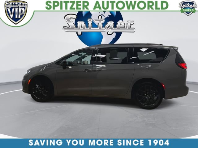 Used 2025 Chrysler Pacifica Limited AWD/4WD image 3