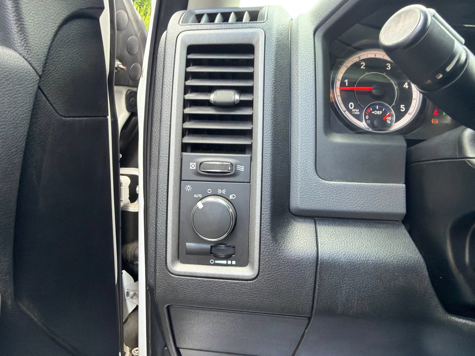 Used 2016 RAM 5500 Tradesman w/ Power & Remote Entry Group AWD/4WD image 18