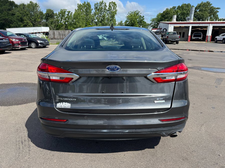 Used 2019 Ford Fusion SE FWD image 4