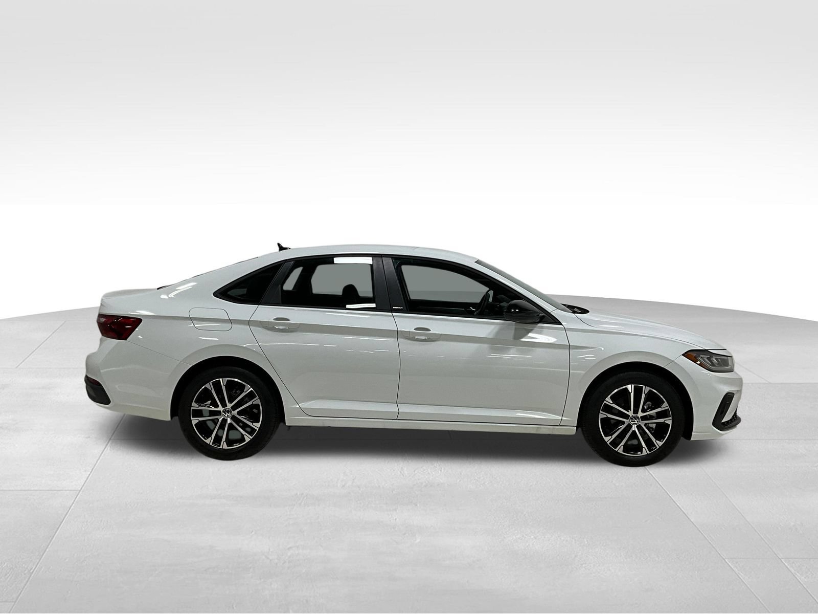 Used 2025 Volkswagen Jetta Sport FWD image 4