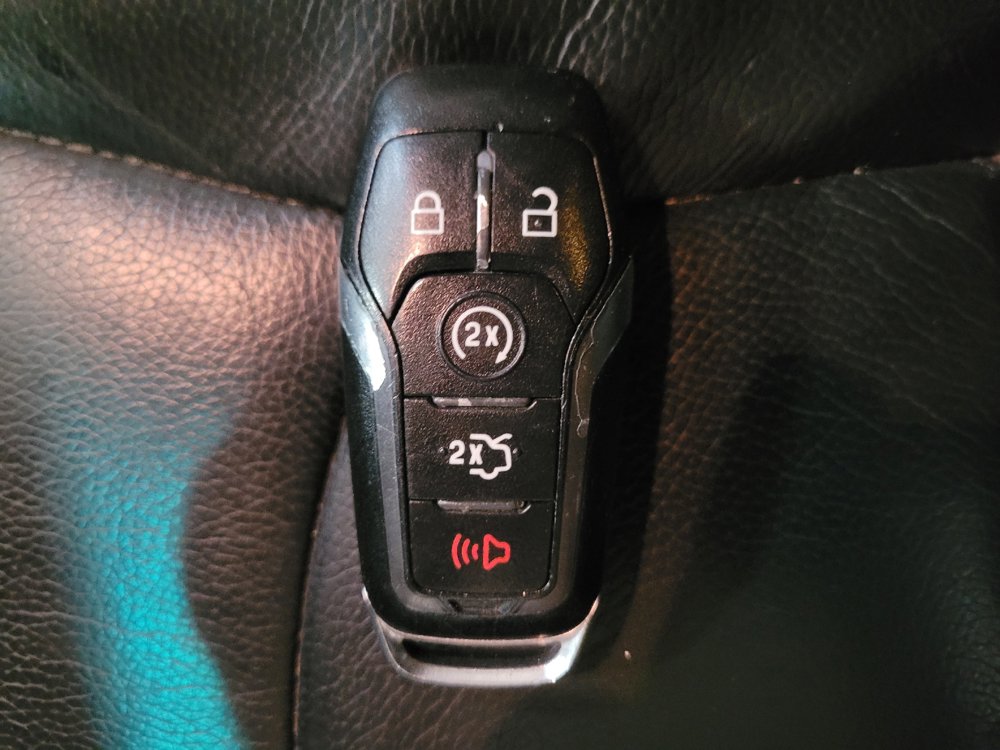 Used 2017 Ford Explorer XLT w/ Equipment Group 201A AWD/4WD image 32