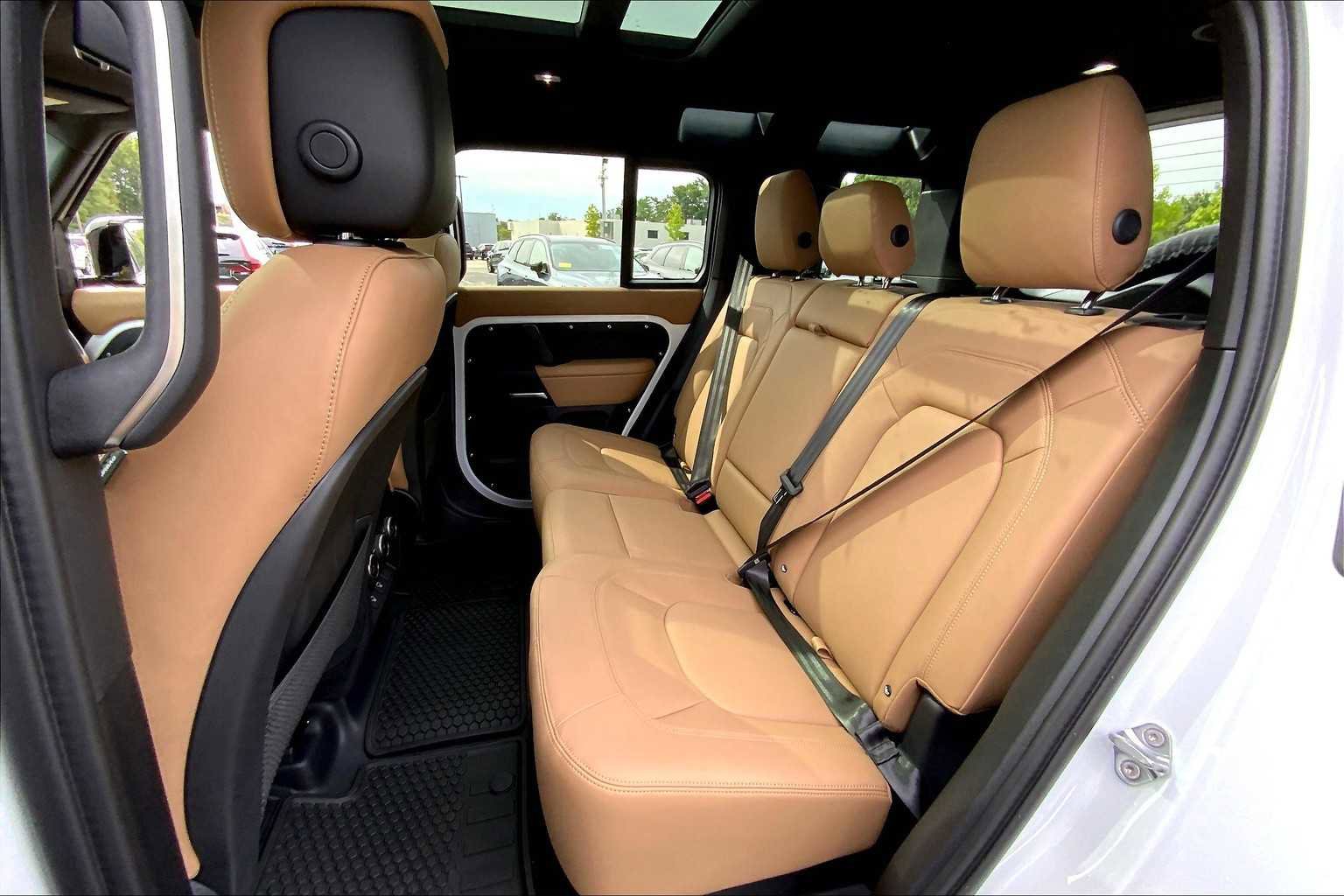 New 2025 Land Rover Defender 110 X-Dynamic SE image 14