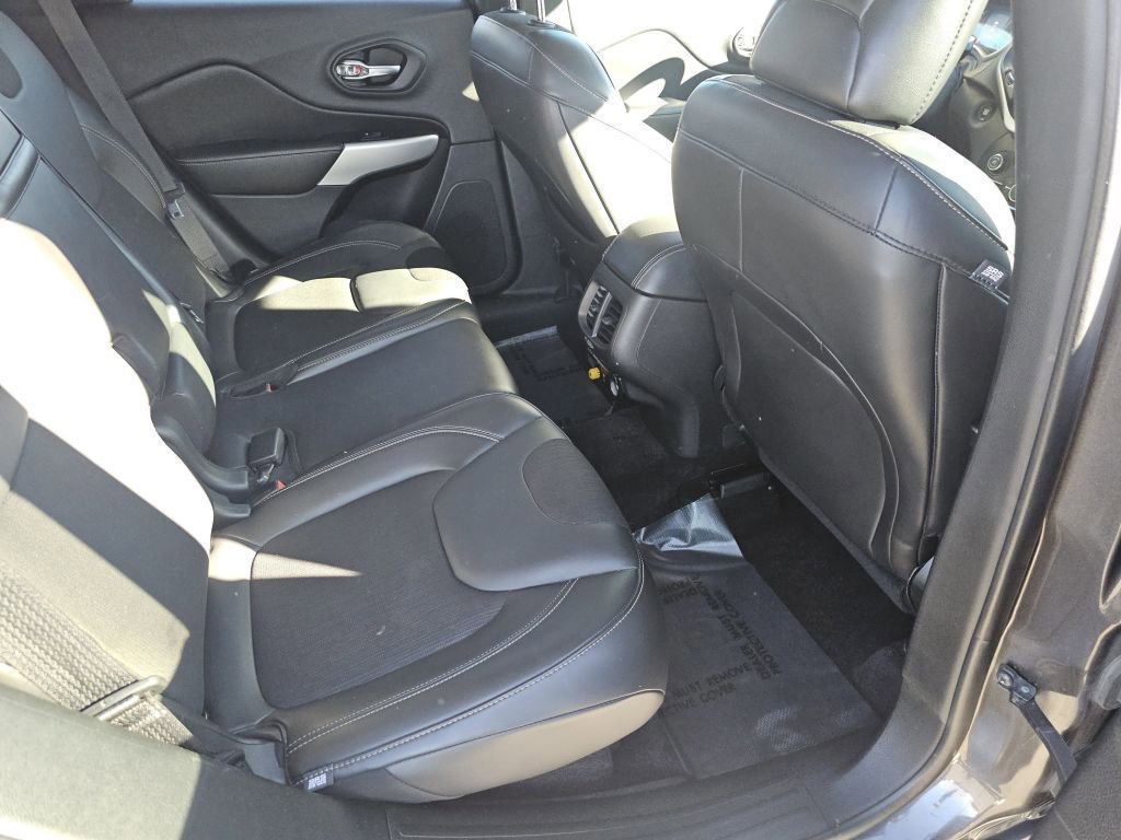 Used 2018 Jeep Cherokee Latitude Plus image 5