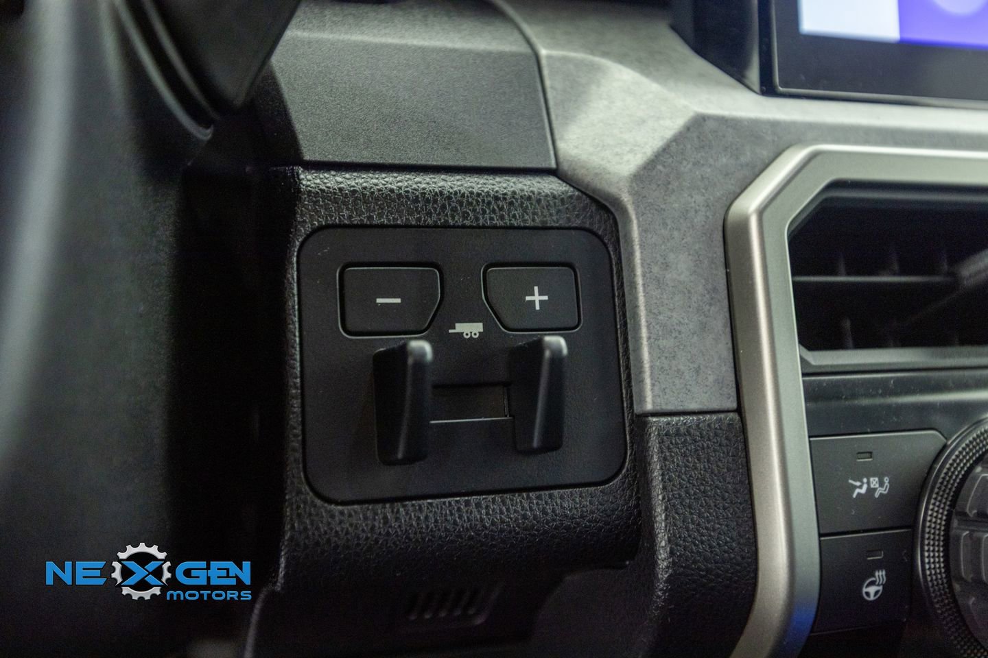 Used 2025 Toyota 4Runner Trailhunter image 16