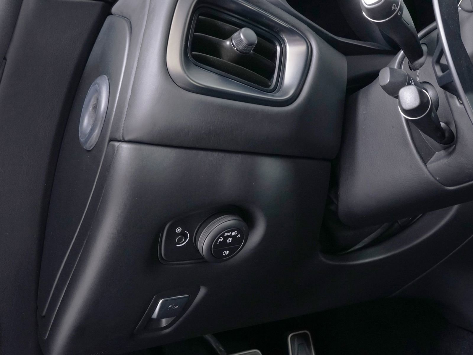 Used 2019 Aston Martin V8 Vantage Coupe image 30