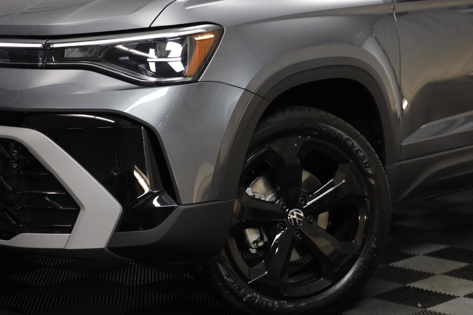 New 2026 Volkswagen Taos SEL image 3