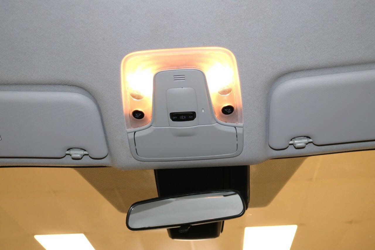 Used 2018 Toyota Prius Three image 71