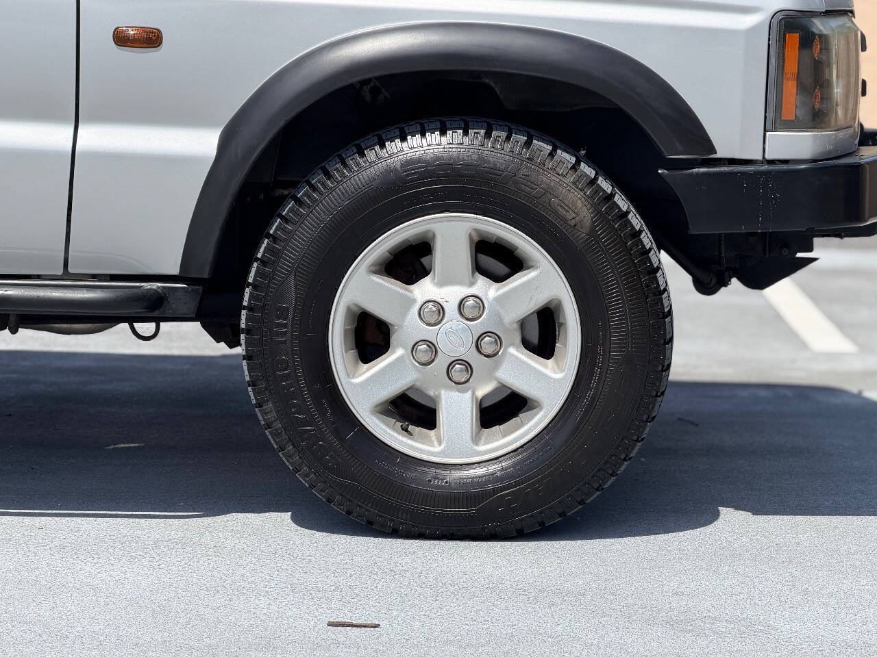 Used 2004 Land Rover Discovery S AWD/4WD image 19