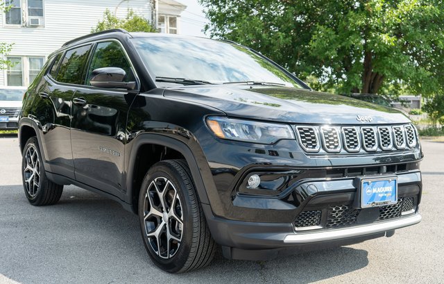 Used 2024 Jeep Compass Limited AWD/4WD image 4