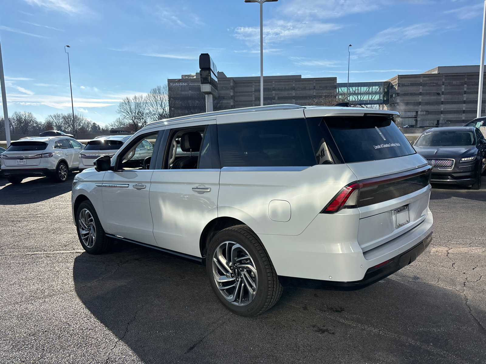 New 2025 Lincoln Navigator Reserve image 5