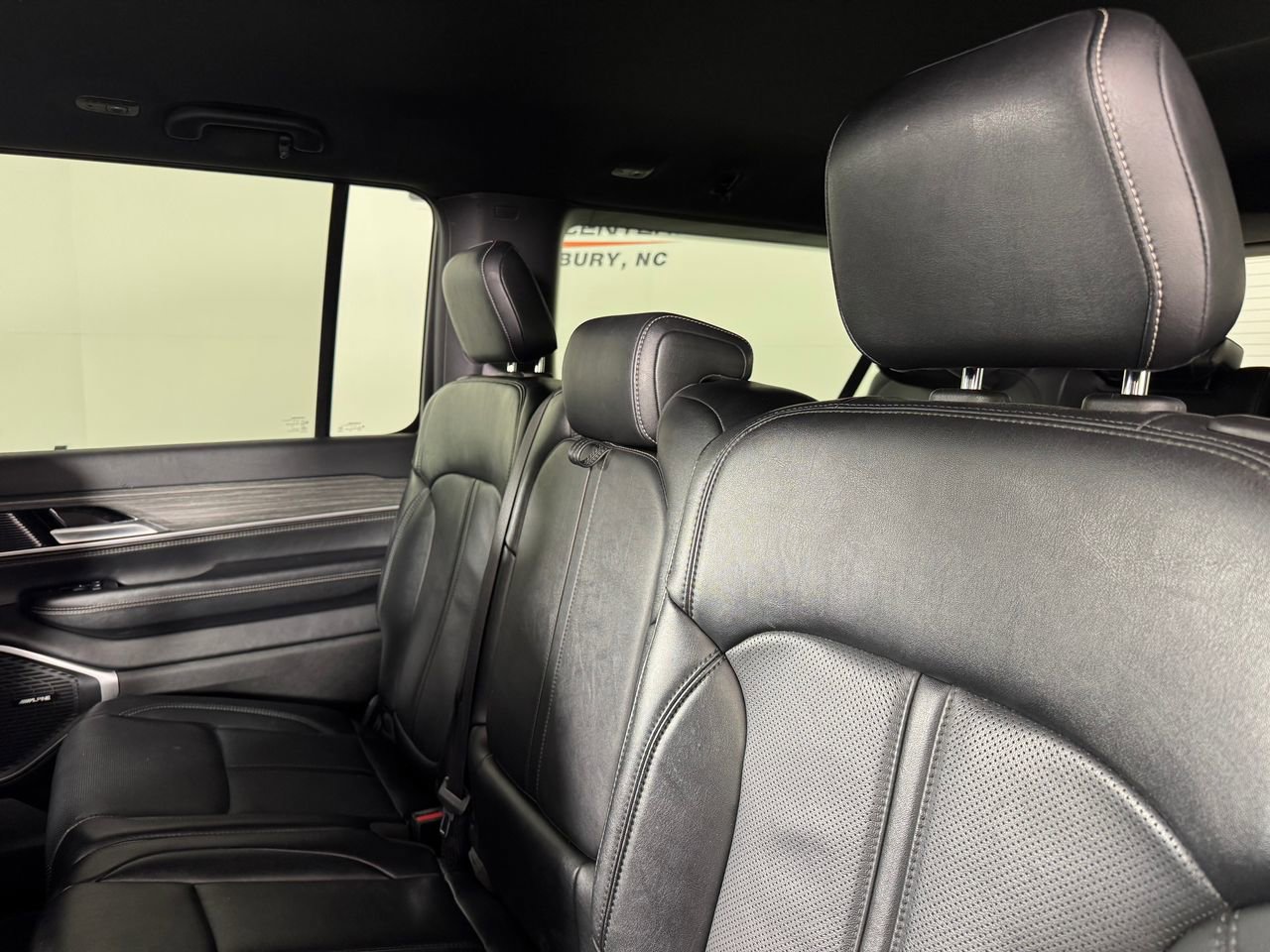 Used 2024 Jeep Wagoneer L Series II w/ Flexible Seating Group image 4