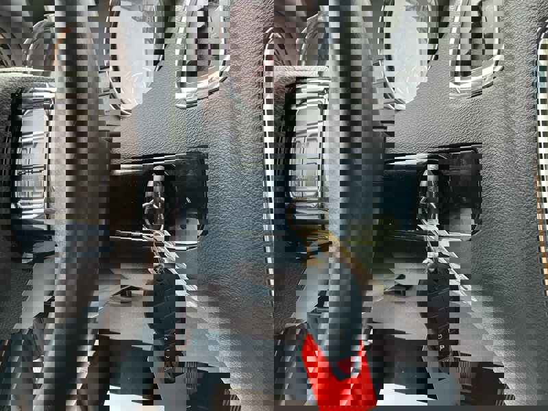 Used 2017 Dodge Grand Caravan SE image 27