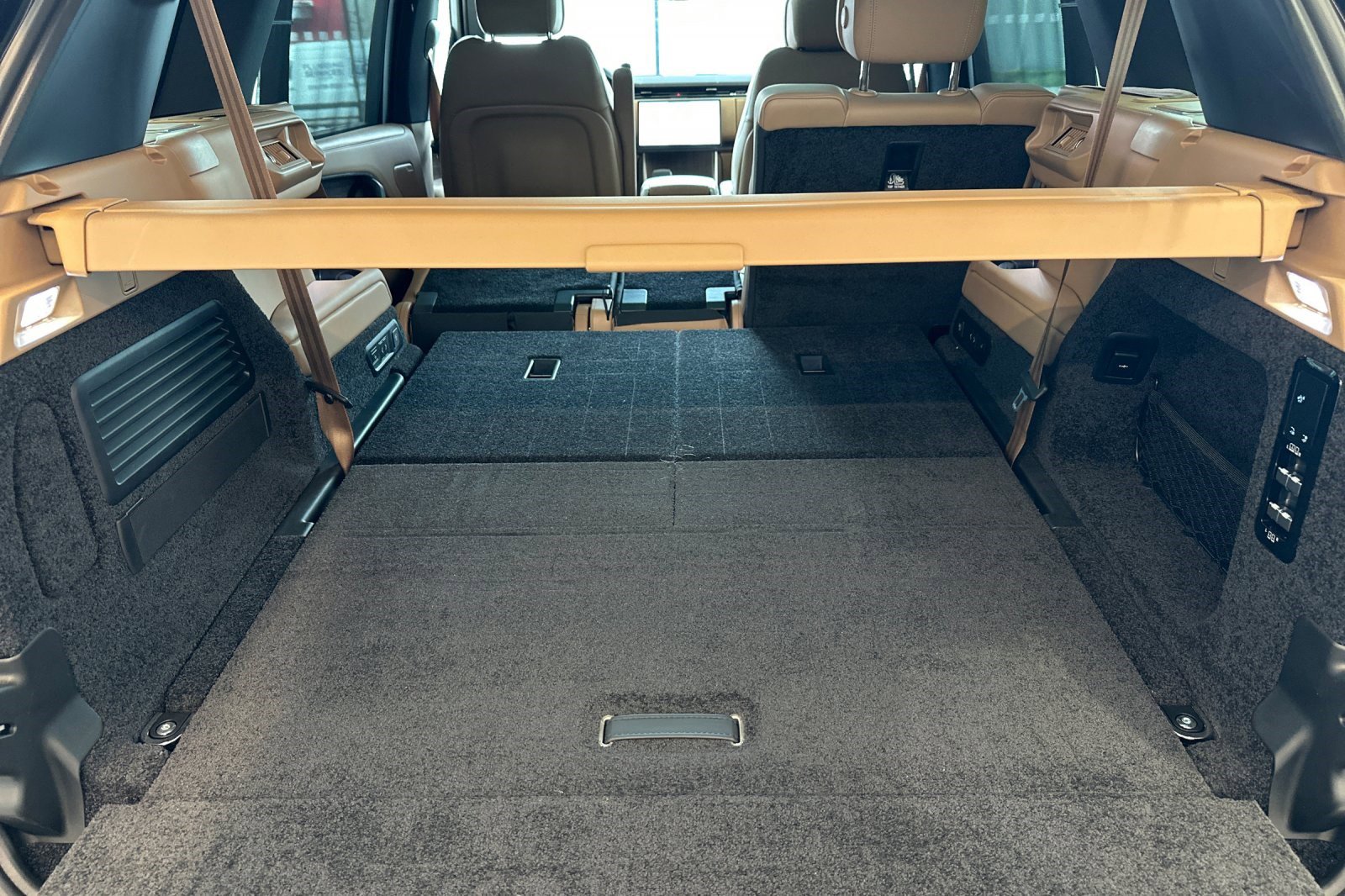 Certified 2025 Land Rover Range Rover Long Wheelbase SE image 34