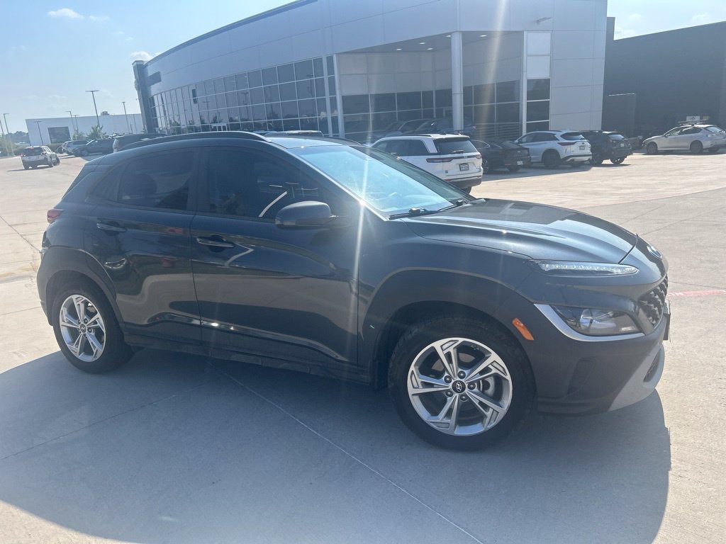 Used 2022 Hyundai Kona SEL FWD image 2