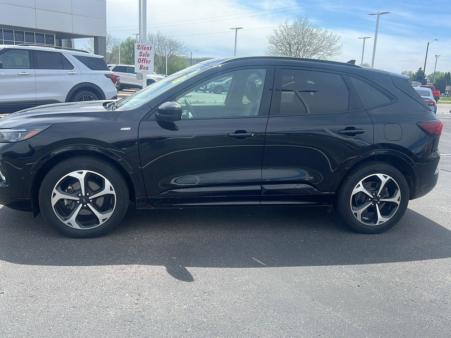 Used 2023 Ford Escape ST-Line Elite w/ Premium Technology Package AWD/4WD image 10