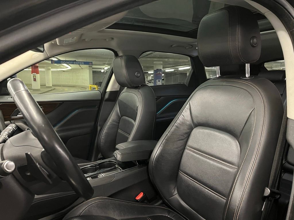 Used 2017 Jaguar F-PACE Prestige image 16