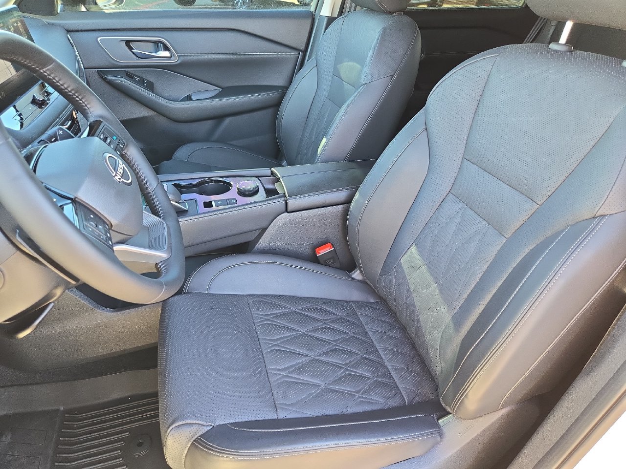 Certified 2025 Nissan Rogue Platinum w/ Tech Package AWD/4WD image 15
