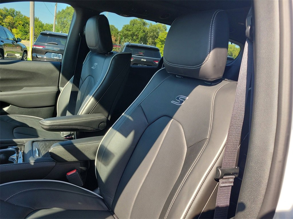 New 2026 Chrysler Pacifica Limited image 19