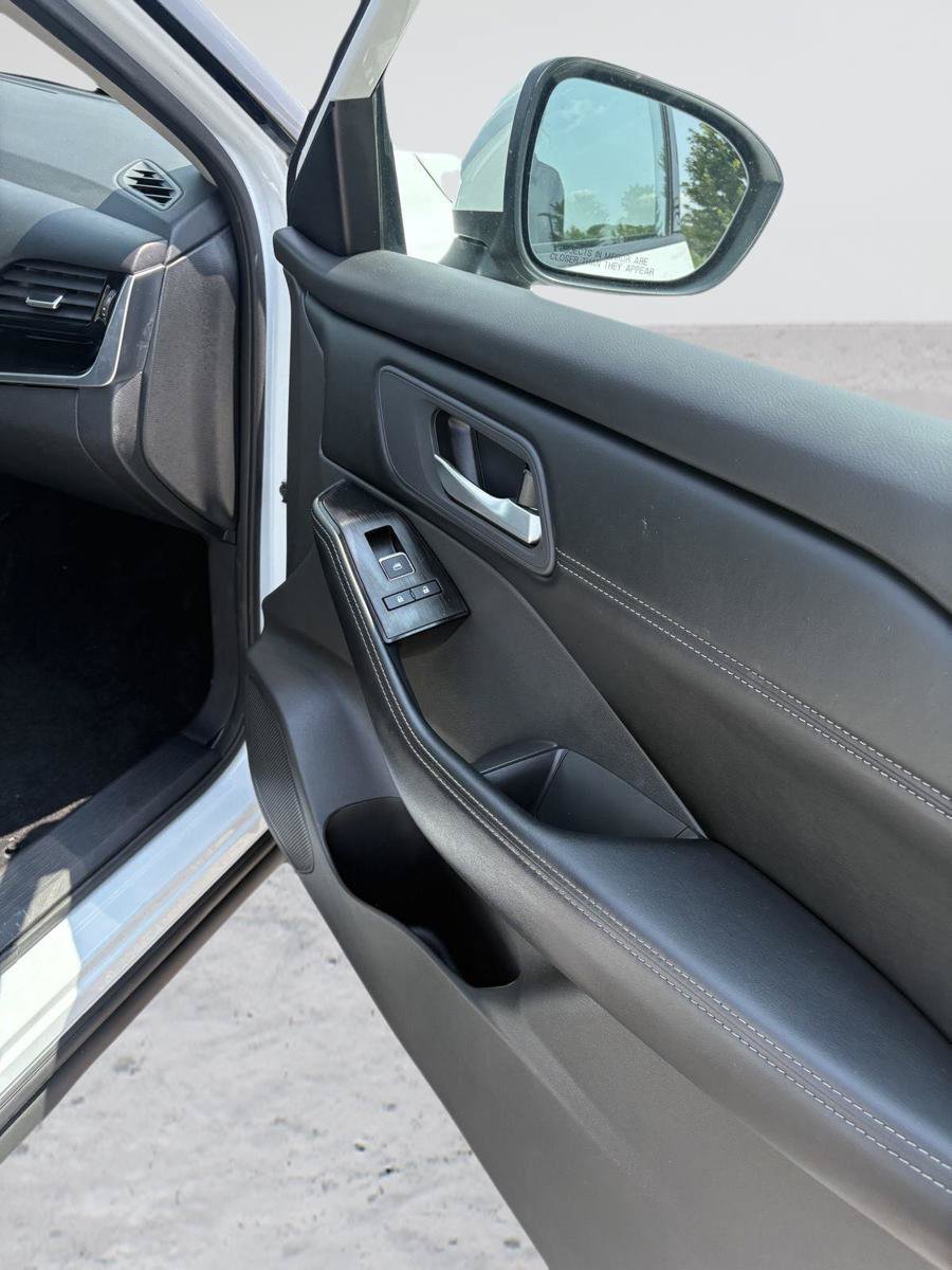 Used 2026 Nissan Rogue SL AWD/4WD image 32
