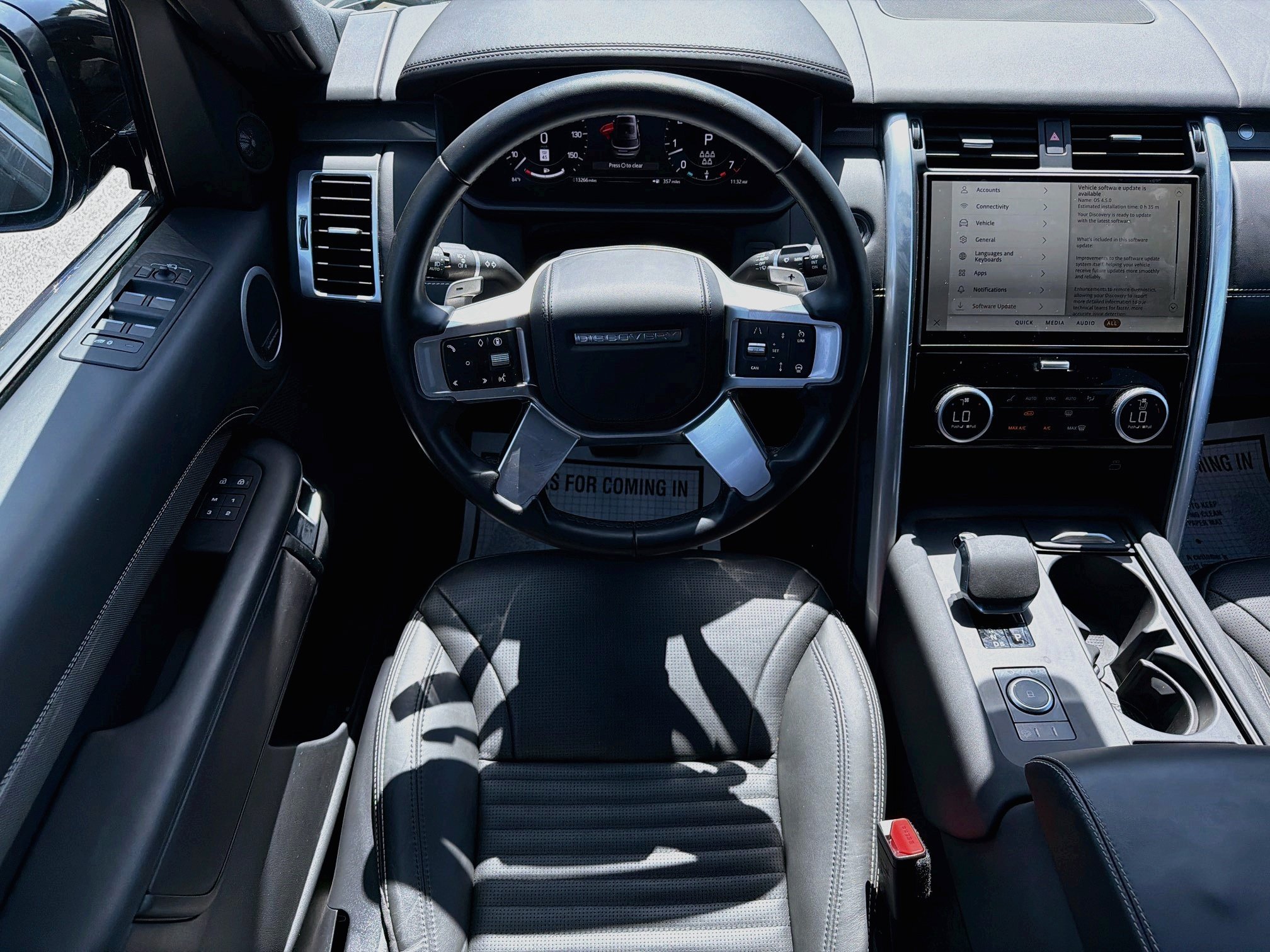 Certified 2025 Land Rover Discovery Metropolitan Edition AWD/4WD image 18