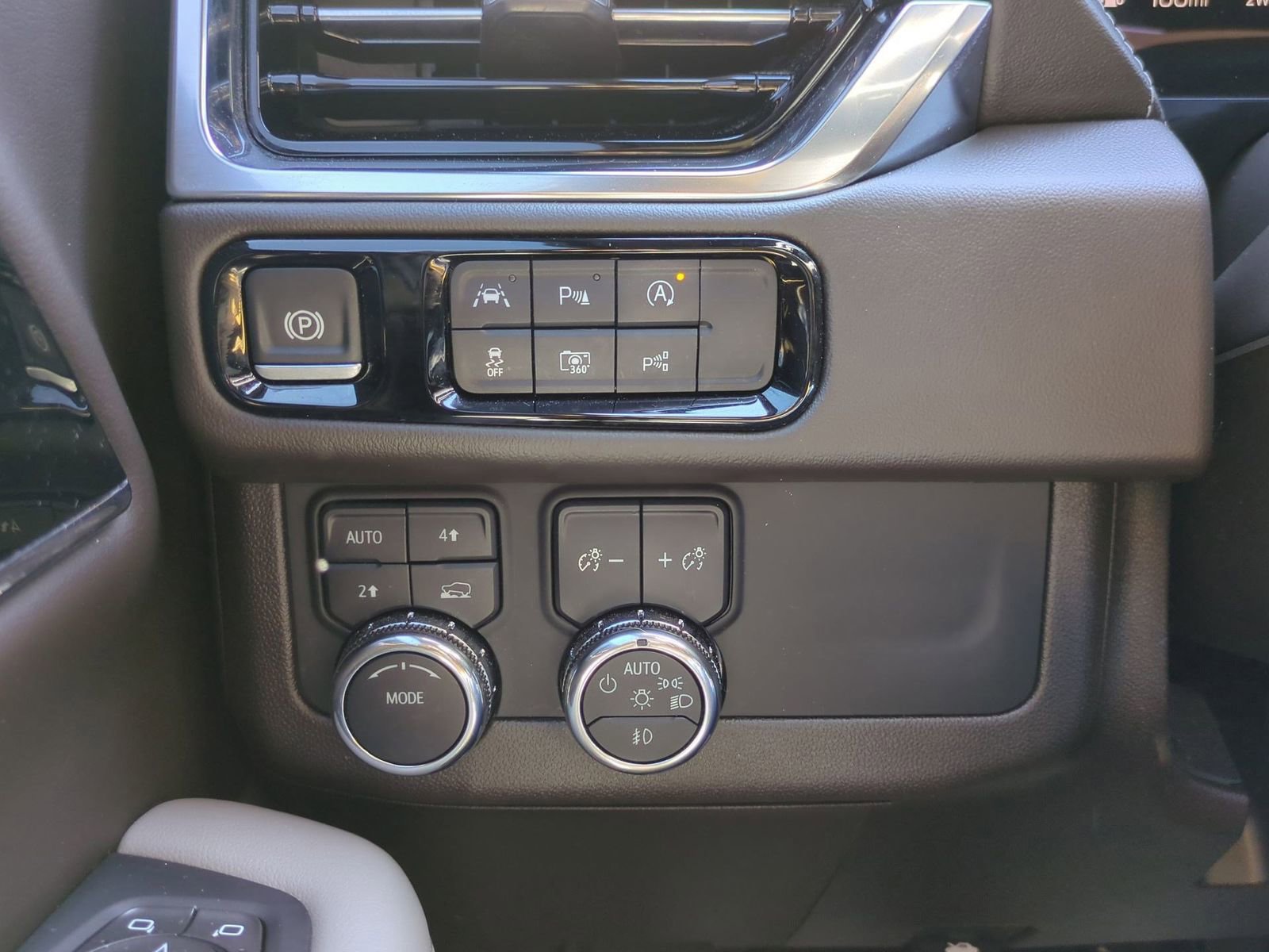 Certified 2025 GMC Yukon XL Elevation image 18