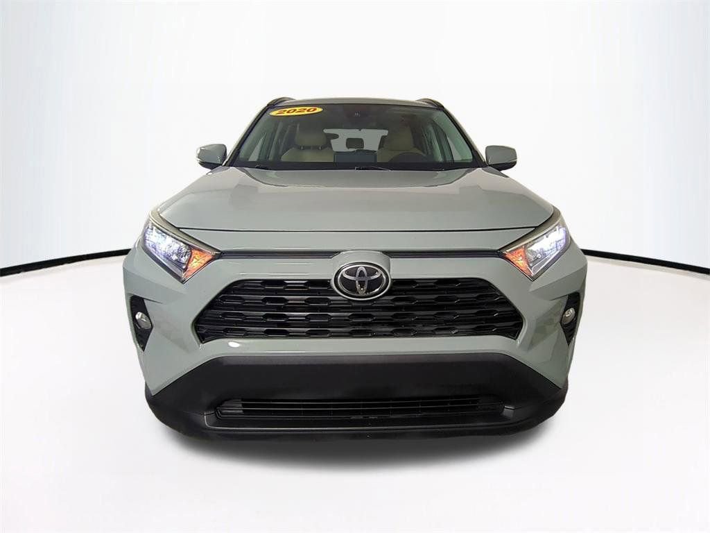 Used 2020 Toyota RAV4 XLE w/ Convenience Package FWD image 3