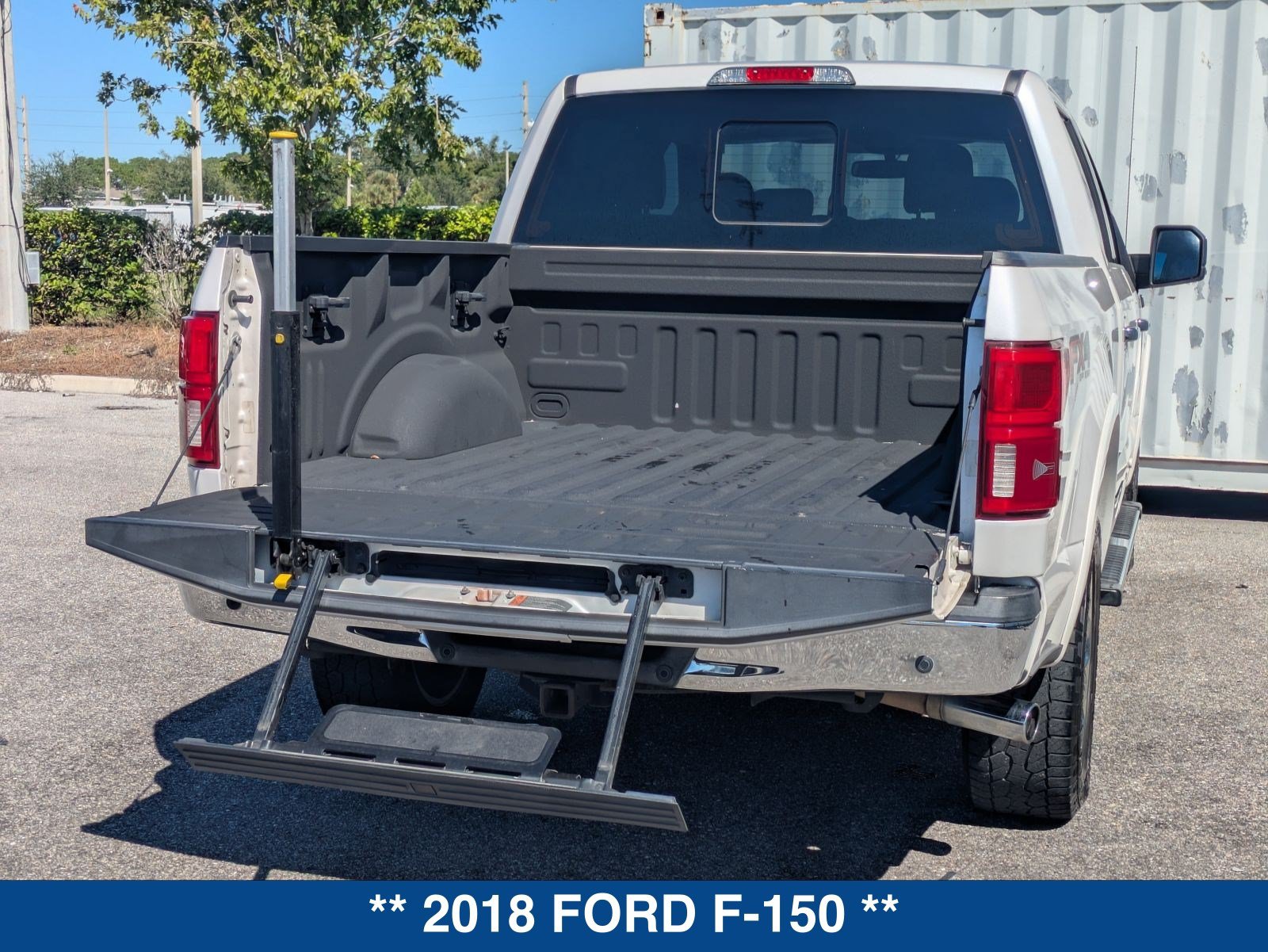 Used 2018 Ford F150 Lariat w/ Equipment Group 502A Luxury AWD/4WD image 14