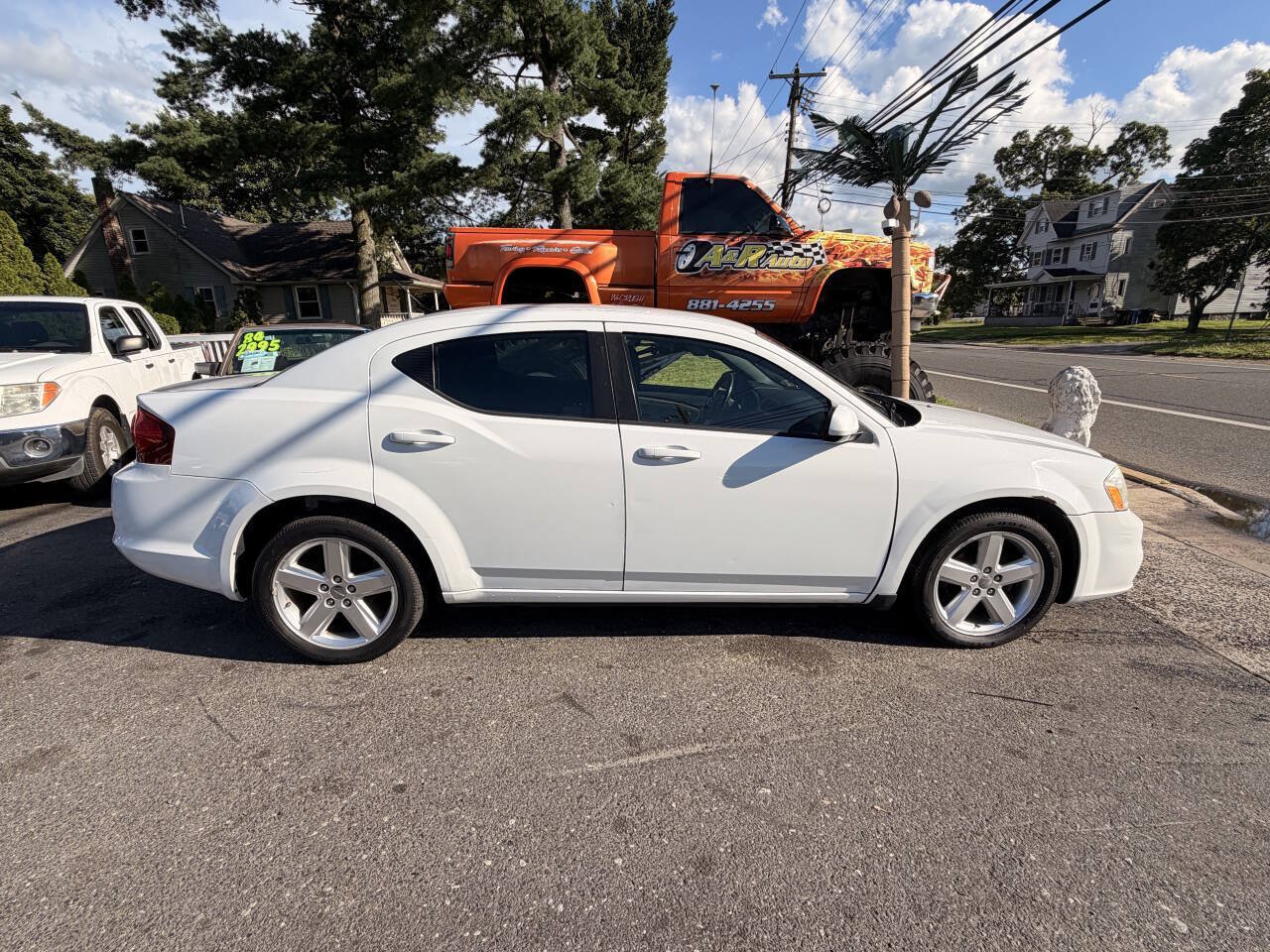 Used 2012 Dodge Avenger SXT FWD image 3
