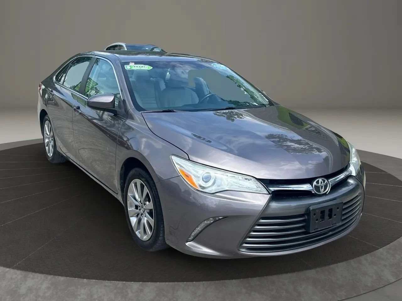 Used 2015 Toyota Camry XLE FWD image 1