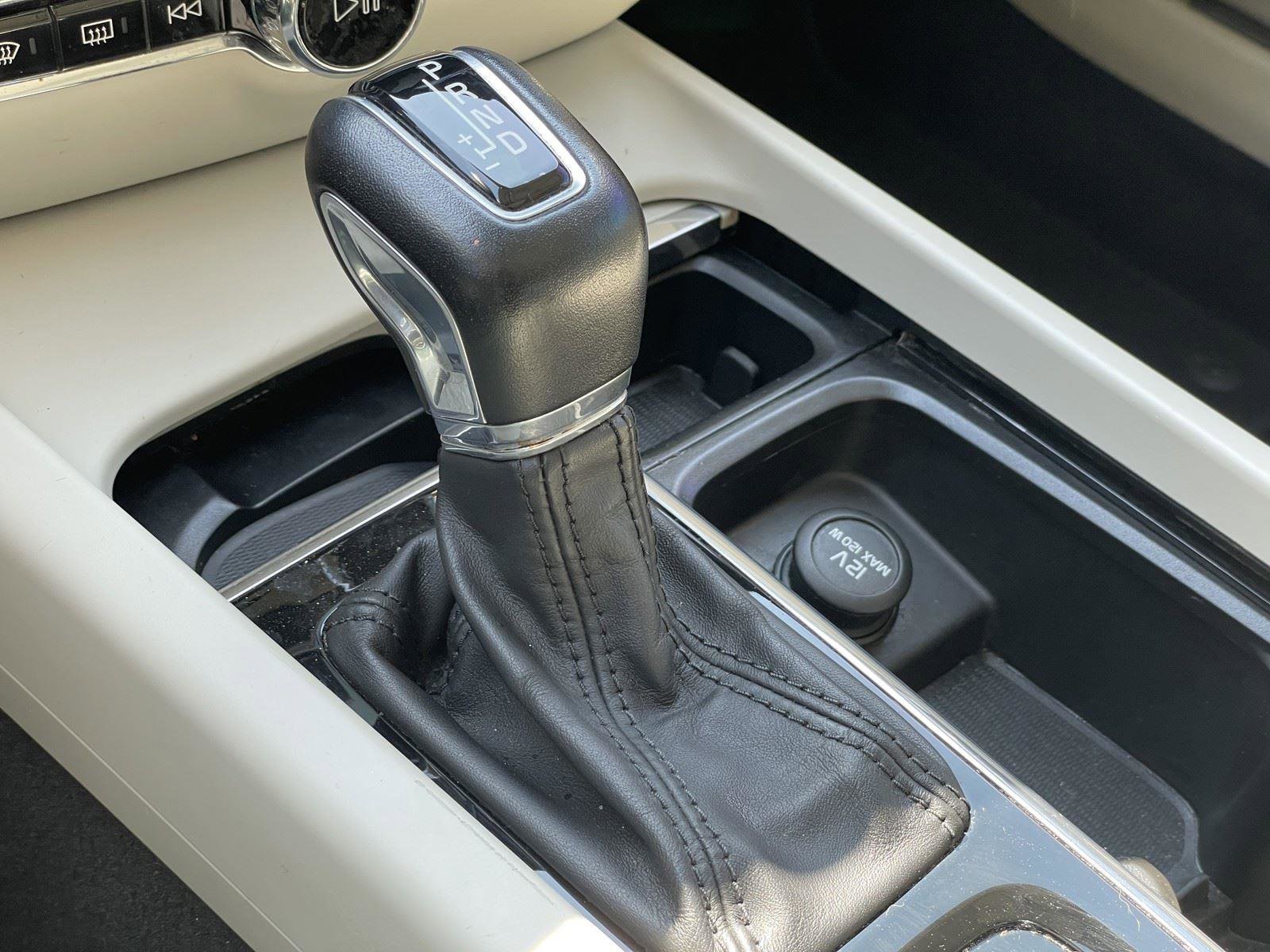 Used 2020 Volvo S60 T6 Momentum image 24