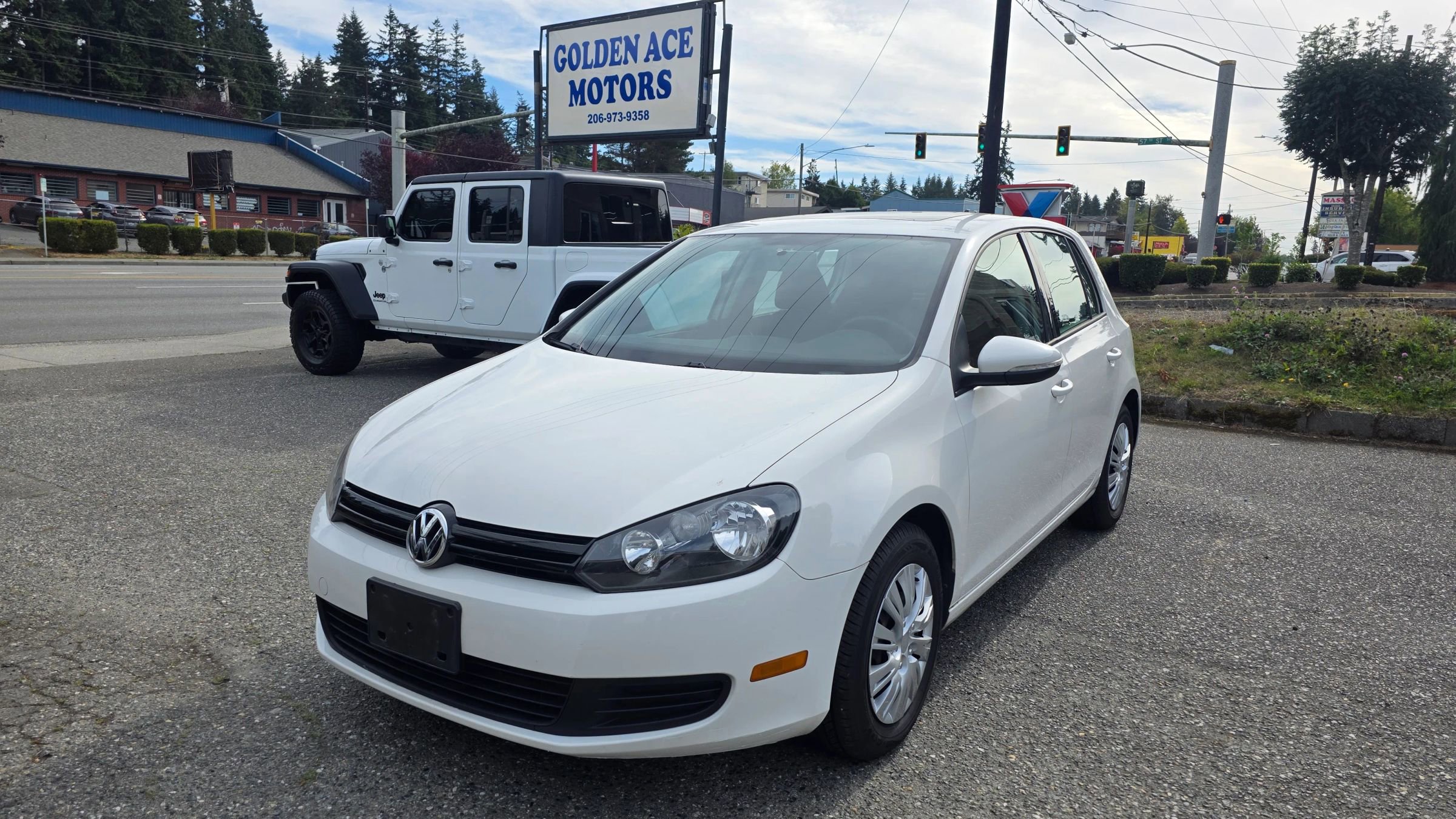 Used 2012 Volkswagen Golf 4-Door image 1