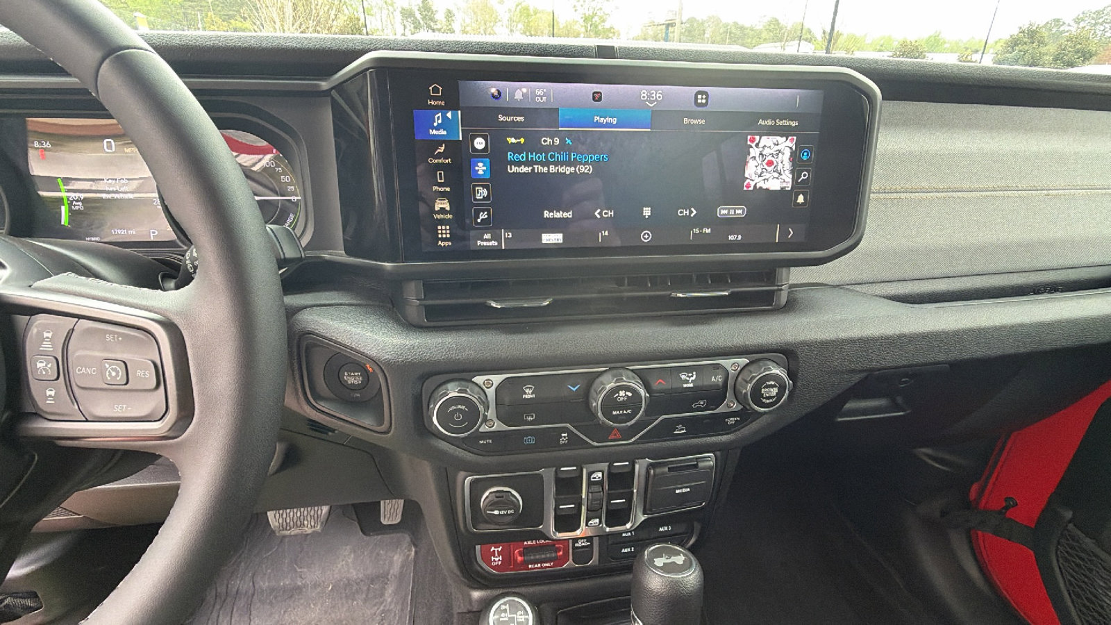 Used 2025 Jeep Wrangler Willys AWD/4WD image 31
