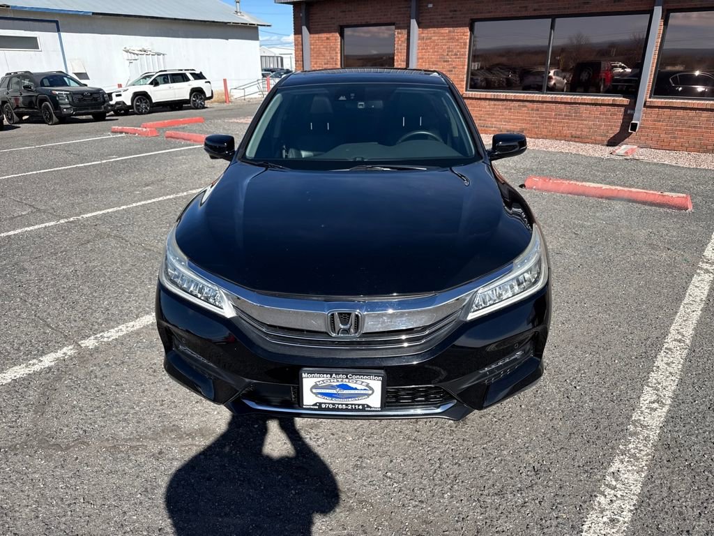 Used 2017 Honda Accord Touring image 2