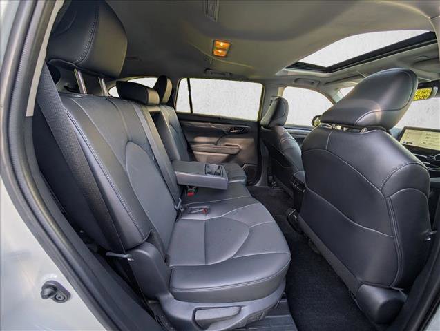 Used 2024 Toyota Highlander Limited AWD/4WD image 18