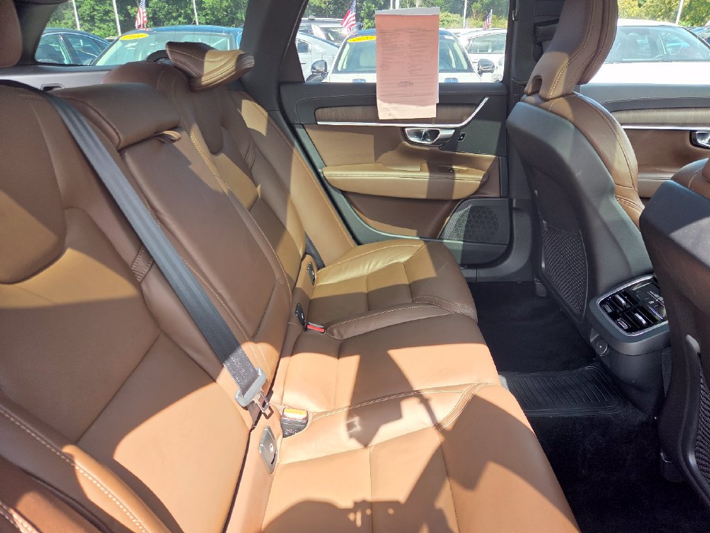 Used 2025 Volvo V90 B6 Cross Country Ultra AWD/4WD image 30