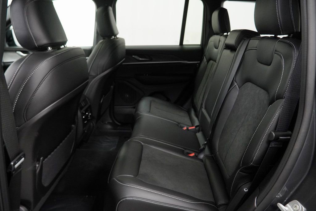 New 2026 Jeep Grand Cherokee Altitude image 17