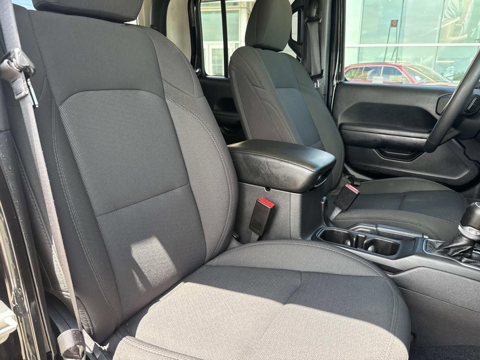 Used 2023 Jeep Gladiator Sport AWD/4WD image 11