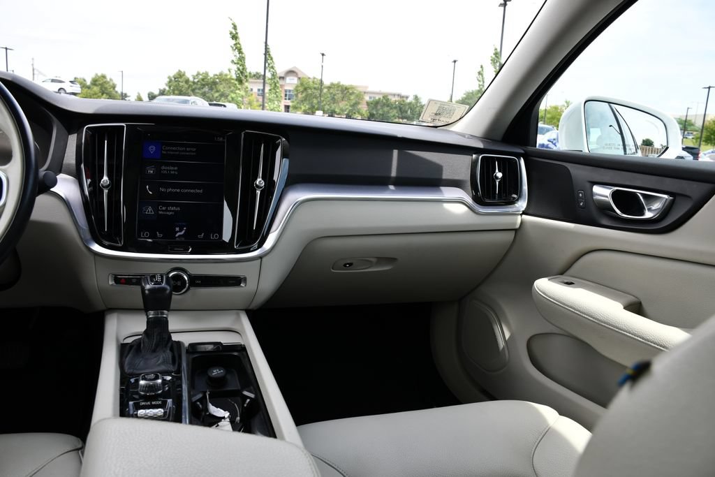 Used 2020 Volvo S60 T6 Momentum w/ Premium Package AWD/4WD image 22