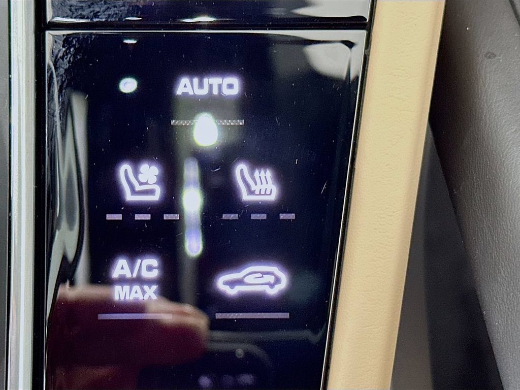 Certified 2023 Porsche Cayenne AWD/4WD image 23