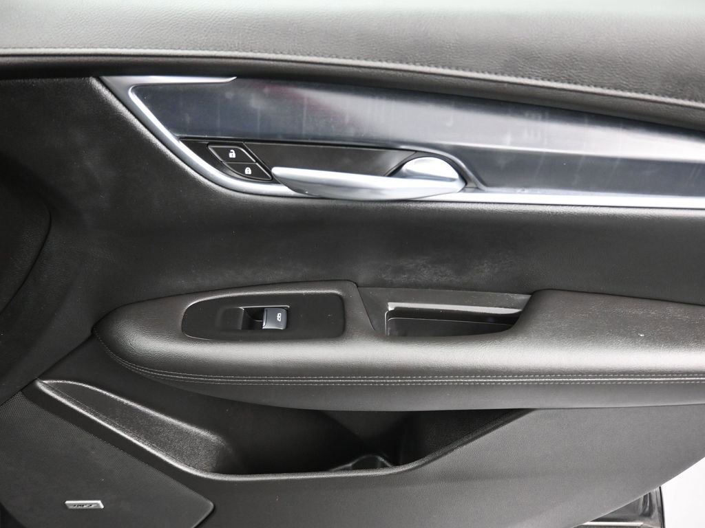 Used 2017 Cadillac XT5 Luxury w/ LPO, Wheel Lock Package image 38