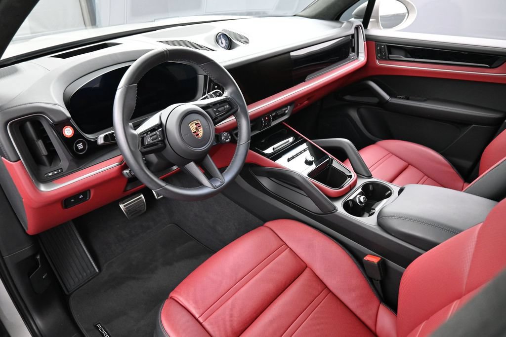 Certified 2025 Porsche Cayenne GTS AWD/4WD image 4