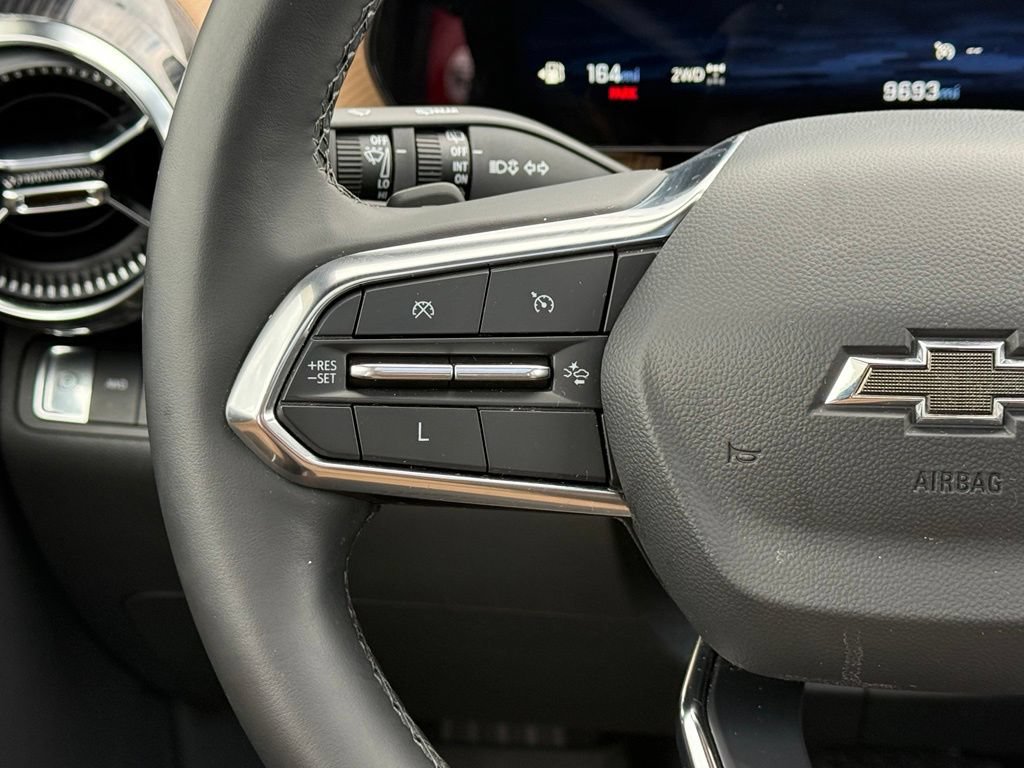Used 2025 Chevrolet Equinox ACTIV w/ Safety and Technology Package AWD/4WD image 10