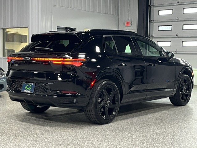 Certified 2026 Chevrolet Equinox EV RS w/ Convenience Package II AWD/4WD image 4