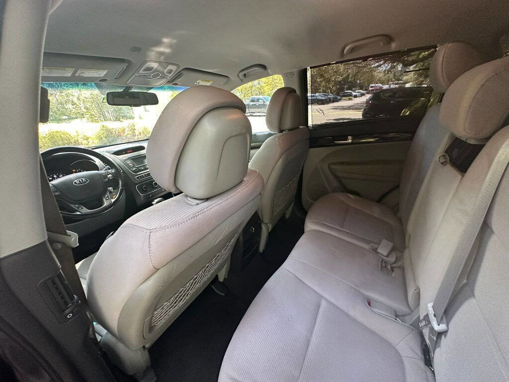 Used 2014 Kia Sorento LX image 15