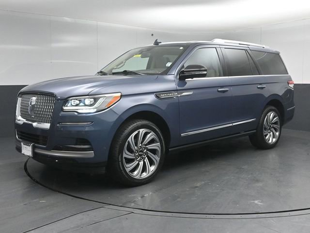 Used 2023 Lincoln Navigator Reserve image 3