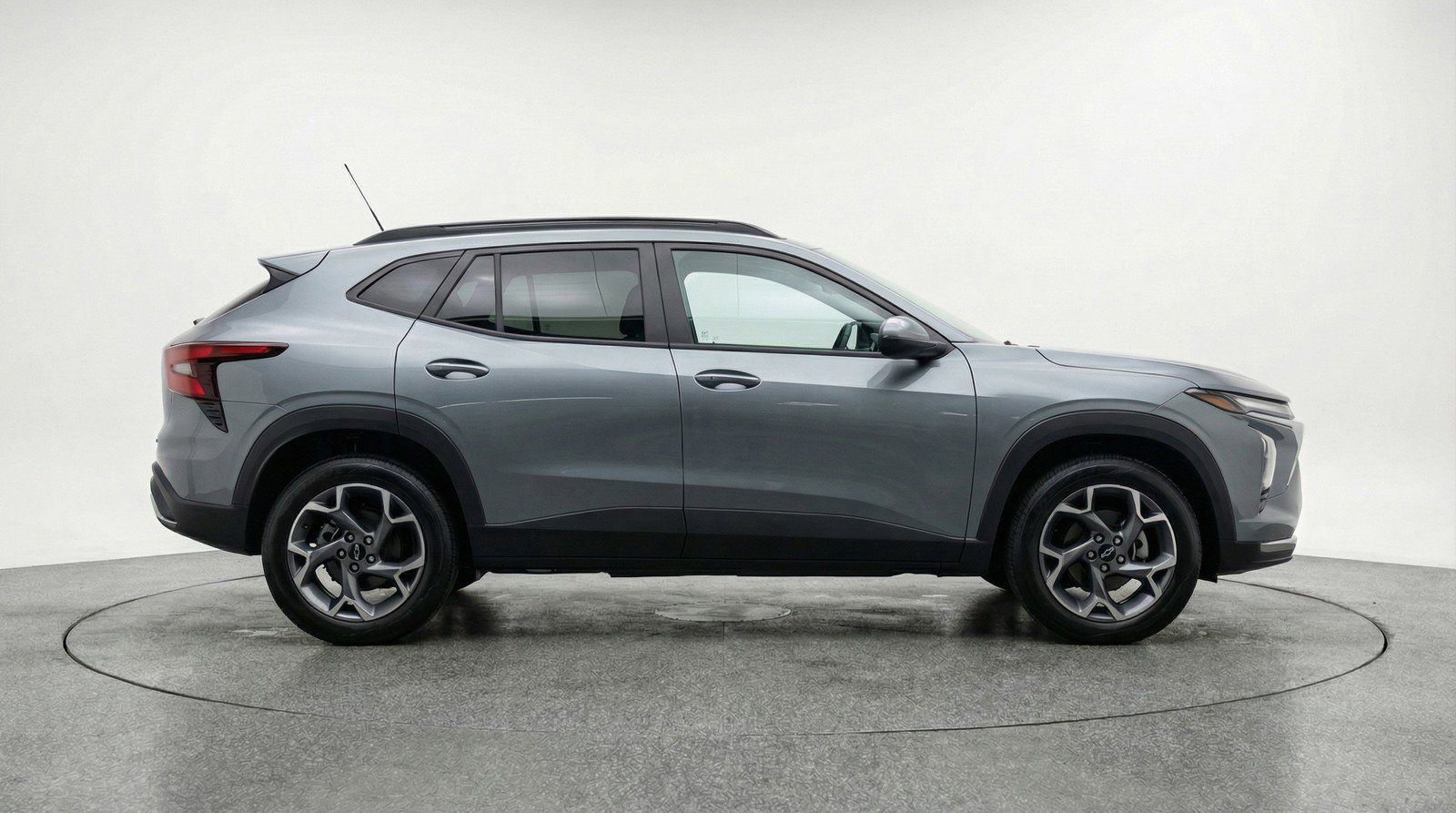 Used 2025 Chevrolet Trax LT FWD image 11