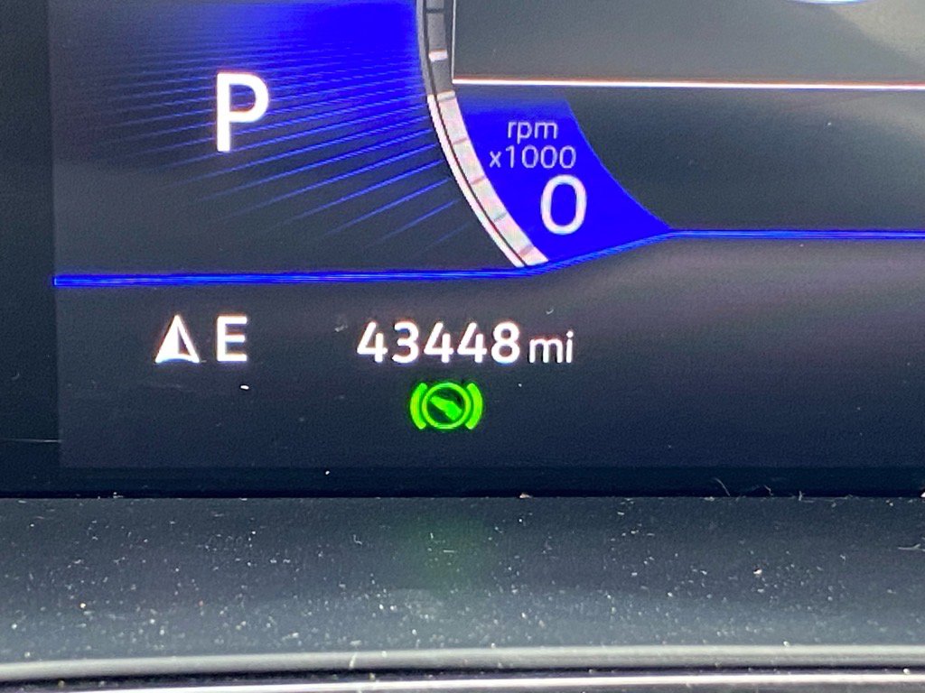 Certified 2023 Volkswagen Taos SE w/ Panoramic Sunroof Package image 13